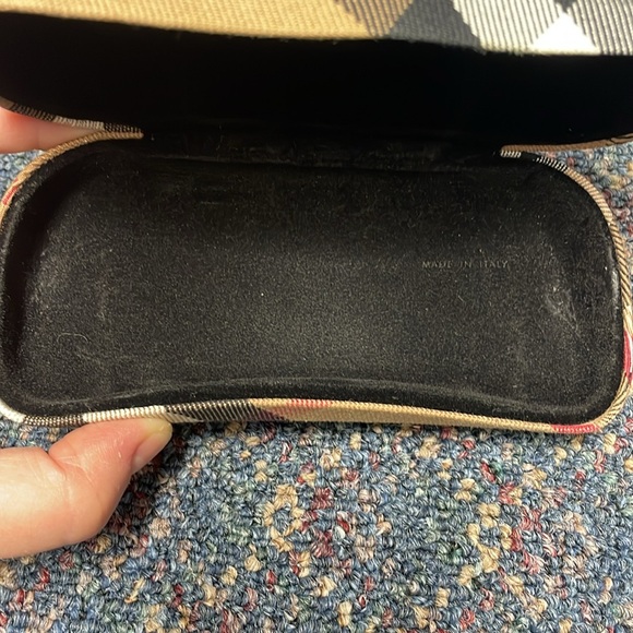 Preloved unisex Burberry Sunglasses w/case - Picture 9 of 13
